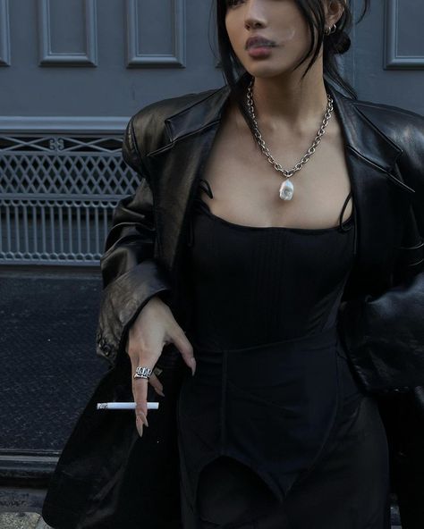 Jessie Core Aesthetics, Photographer Boyfriend, Boyfriend Fashion, Female Aesthetic, Gangster Girl, Dark Feminine Aesthetic, Romantic Outfit, Classy Aesthetic, Aesthetic Women