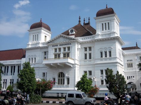 Grand Dutch Colonial Architecture of Bank of Indonesia Building, Downtown Yogyakarta, Java, Indonesia Dutch Indonesian People, Dutch Colonial Architecture, Java Architecture, Special Region Of Yogyakarta, Indonesian Heritage, Neoclassical House, Dutch Architecture, Tempo Doeloe, Dutch East Indies