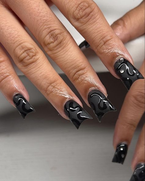 Creative Black Nails, Cute Short Black Acrylic Nails, Shorties Nails Black, Black Nails Medium Length, Green And Black Nails Acrylic, Bad And Boujee Nails Short, Mate Nails, Duck Tip Nails, Black Acrylic Nail Designs