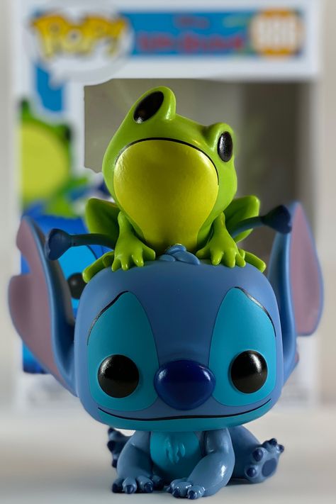 Funko Pop! Disney Lilo & Stitch - Stitch with Frog #986 Cutest Funko Pop, Cute Funko Pops, Frog From Lilo And Stitch, Stitch With Frog, Stitch Funko Pop, Stitch Disney Peluche, Lilo And Stitch Funko Pop, Disney Funko Pop Collection, Disney Funko Pop