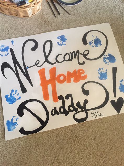 🖐🏻 Welcome Home Daddy! 🖐🏻 Welcome Home Poster Ideas, Poster Ideas Aesthetic, Welcome Home Signs For Military, Welcome Home Surprise, Welcome Home Crafts, Airport Welcome Signs, Small Apartment Decor, Small Space Decorating, Homecoming Signs