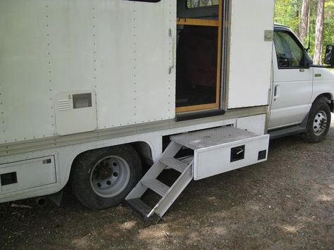 Truck Camper Conversion, Box Truck Camper, Camper Conversion Ideas, Rv Conversion, Truck House, Camper Diy, Vw Lt, Box Truck, Camper Van Conversion Diy