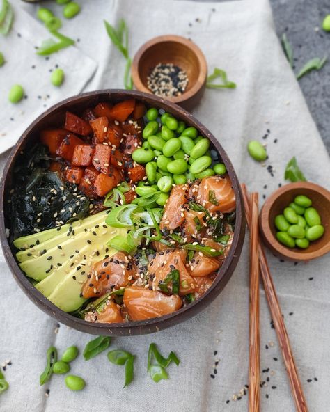 Made with marinated salmon, teriyaki sweet potatoes, marinated wakame seaweed, edamame, avocado, sushi rice Salmon Poke Bowl, Avocado Sushi, Salmon Teriyaki, Wakame Seaweed, Salmon Poke, Nourishing Food, Marinated Salmon, Healthy Salmon, Nourishing Foods