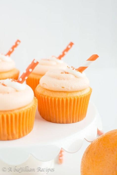 Orange Creamsicle Cupcakes, Creamsicle Cake, Vanilla Cream Cheese Frosting, Cupcakes Filled, Orange Cupcakes, Dessert Breakfast, Dinner Dessert, Marshmallow Creme, Orange Creamsicle