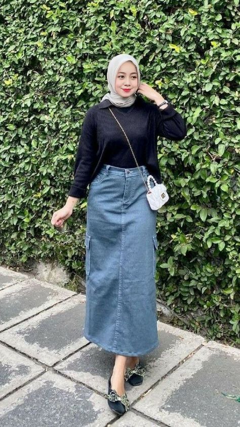 Ootd Rok Jeans Hijab, Ootd Rok Jeans, Jeans Hijab, Mom Ootd, Zara Skirt, Denim Skirt Outfits, Hijab Ootd, Muslim Outfits, Outfit Hijab