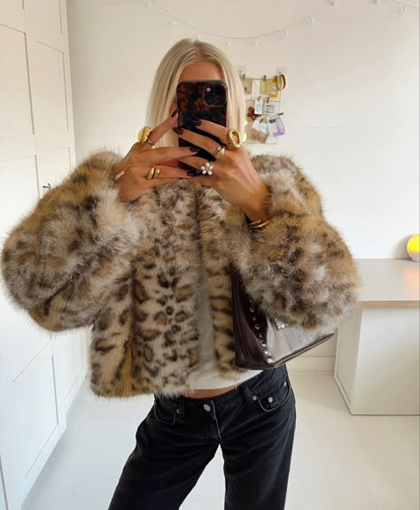 @scandivv gold girl Scandinavian amsterdam new york aesthetic outfit clean girl jewlery Euro Aesthetic, Aesthetic Cheetah, Fur Coat Outfit, Gold Girl, New York Aesthetic, Winter Inspo, Coat Outfit, Mode Inspo, 2025 Fashion