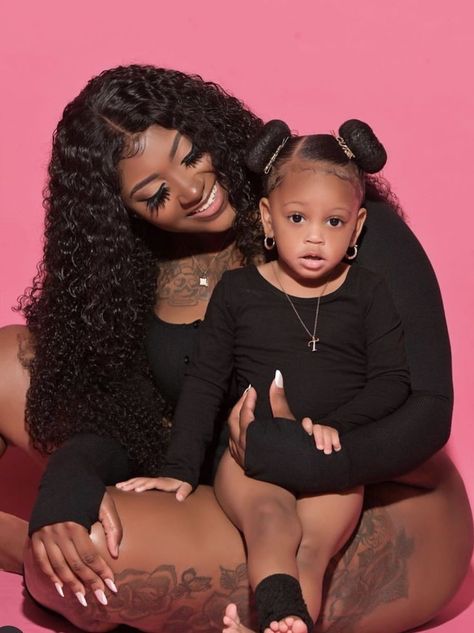 Mommy And Daughter Picture Ideas, Mommy And Daughter Photo Shoot Black, Mommy And Daughter Photo Shoot, Mom And Daughter Photo Ideas, Mommy Daughter Photography, Mommy Daughter Photoshoot, Mommy Daughter Pictures, Mommy Daughter Photos, Daughter Photoshoot