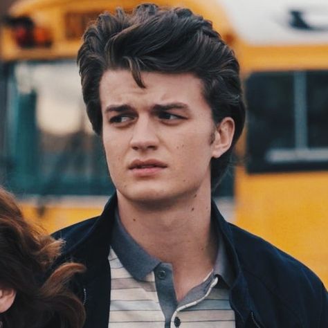 Steve Harrington Hairstyle, Short Hair With Beard, Matthew Modine, Joe Kerry, Duffer Brothers, He Is My Everything, Steve Harrington, Joe Keery, Winona Ryder