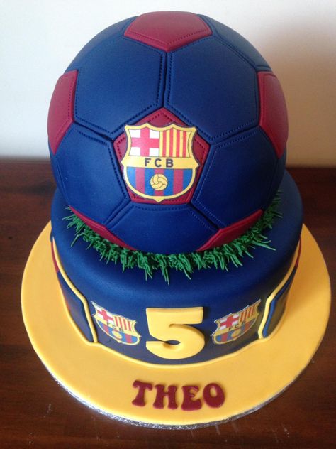 Barcelona Cake Ideas, Barcelona Cake, Soccer Cakes, Football Workouts, Birthday Cake Pops, Football Cake, Cake Fondant, Crazy Cakes, Birthday Cake Kids