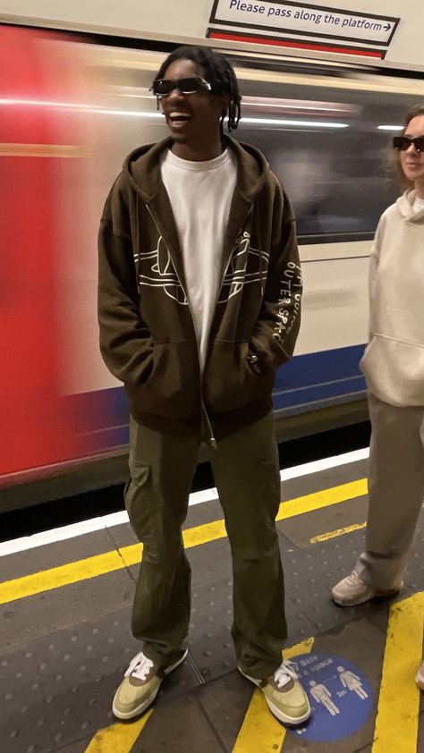 Brown Hoodie Mens Outfit, Aesthetic Zip Up Hoodie Outfit, Zip Up Hoodie Outfit Men Streetwear, Brown Zip Up Outfit Men, Zipup Hoodie Outfit Men, Brown Zip Up Hoodie Outfit Men, Zip Up Jacket Outfit Men, Zip Up Hoodie Outfit Men, Jeans Hoodie Outfit