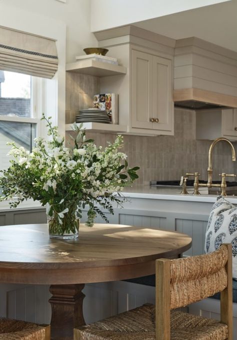 Breakfast Nook Peninsula, Round Table Next To Island, Round Peninsula Kitchen, Island Breakfast Nook, Eat In Kitchen Ideas, Kitchen With Peninsula Layout, Small Coastal Cottage, French Cottage Kitchen, Coastal Cottage Kitchen