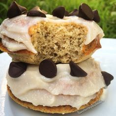 Holy Cannoli Protein Donuts (fat free ricotta cheese, coconut flour, egg whites) | ripped recipes High Protein Donuts, Cannoli Dessert, Cannoli Desserts, Protein Donuts Recipe, Iifym Recipes, Ripped Recipes, Holy Cannoli, Low Calorie Protein, Easy Donut Recipe