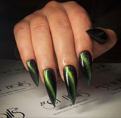 #nails #nailart #nailsofinstagram #naildesign #naildesign #nailartideas Green Pointed Nails, Green Stilletos Nails, March Stilleto Nails, Snake Theme Nails, Stiletto Cat Eye Nails, Emerald Cat Eye Nails, Witchy Nails Green, Green Cat Eye Nails Design, Slytherin Nail Ideas