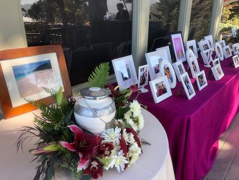 Celebration Of Life Urn Display, Memorial Gathering Ideas, Celebration Of Life Table Ideas, Celebration Of Life Decor, Memorial Table, Picture Table, Family Backyard, Memorial Ideas, Cookie Table