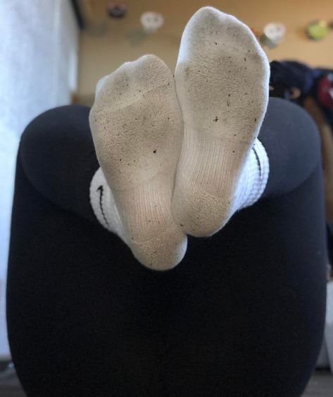 Dirty Girl Socks, Girls Dirty Socks, White Socks Aesthetic, Women In Socks, Womans Socks, Nike Socks Aesthetic, White Nike Socks, Flip Flop Art, Aesthetic Socks