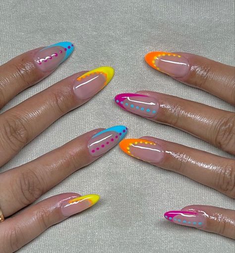 Nail Inspiration Festival, Aesthetic Nails With Gems, Funky Festival Nails, Stiletto Nail Inspo Summer, Nail Inspo Bright Colors, Aura Dot Nails, Fun Colored Nails, Nails For Beginners Ideas, Bonnaroo Nails