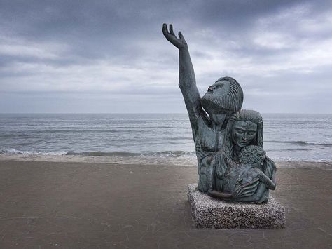 galveston seawall Galveston Seawall, Sea Wall, Galveston, Sculptor, Garden Sculpture, Lion Sculpture, Favorite Places, Statue, Sculpture