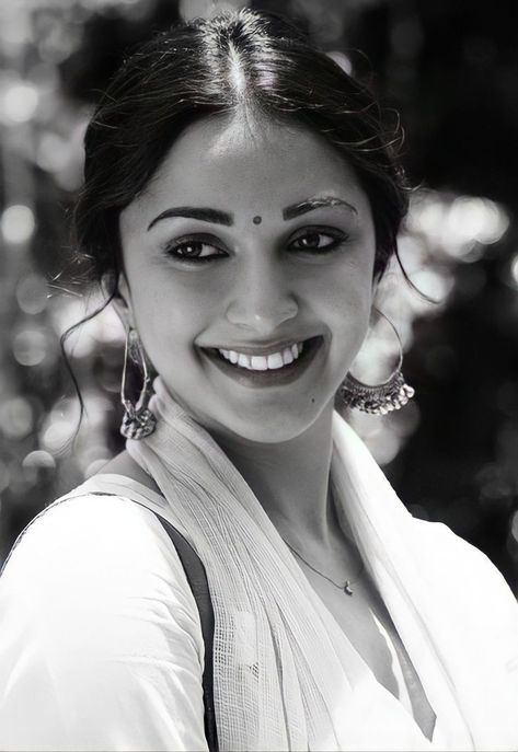 Pencil Sketch Reference Photo, Kiara Advani Pencil Drawing, Kiara Advani Portrait Drawing, Kiara Advani Sketch Pencil, Pencil Potraits Sketch, Kiara Advani Sketch, Shershaah Aesthetic, Indian Celebrity Drawings, Actress Portrait