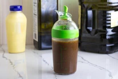 Make Low FODMAP Balsamic Vinaigrette from scratch in 2 minutes! Low Fodmap Salad, Fodmap Salad, Balsamic Vinegarette, Fodmap Recipes Dinner, Low Fodmap Recipes Dinner, Fodmap Meal Plan, Fodmap Friendly Recipes, Salad Dressing Bottles, Low Fodmap Diet Recipes