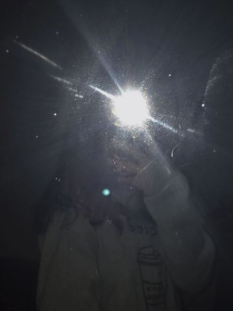 Aesthetic Blurry Mirror Selfie, Batman Girl, Blur Picture, Mirror Shot, Bff Hands Aesthetic, Self Photography, Dreamy Photography, Girls Mirror, Selfie Poses Instagram