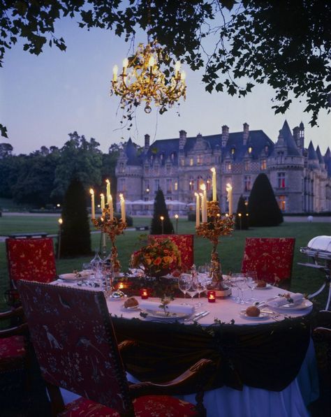 formal outdoor dining Alfresco Dining, Chateau France, Loire Valley, Pretty Places, Fifty Shades, Luxury Life, Table Set, 인테리어 디자인, Future House