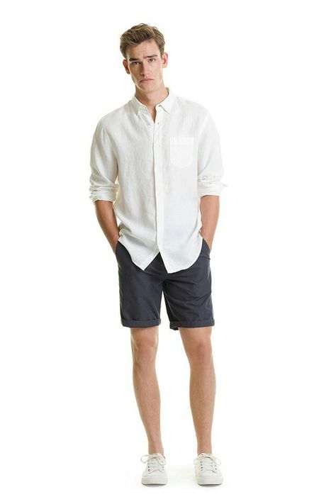 Uniqlo Men Outfit Casual, Uniqlo Men Outfit, Farewell Brunch, Prom Outfits For Guys, Beach Outfit Men, Polo Shirt Outfits, Polo Outfit, Mens Shorts Outfits, Pants Outfit Men