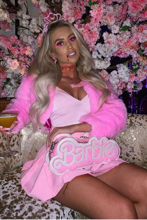 Mob Costume, Barbie Carnaval, Spooky Barbie, Hot Halloween Costumes Women, Zombie Barbie, Thriller Dance, Barbie And Ken Costume, Pink Fuzzy Jacket, Vampire Barbie