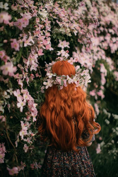 Flower Crown Aesthetic, Flower Crown Tutorial, Crown Apple, Dark Floral Dress, Floral Dress Vintage, Crown Aesthetic, Ditsy Floral Dress, Beautiful Red Hair, Long Red Hair