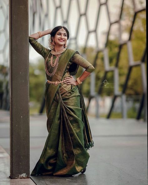 Saree Models Poses, Green Sarees, Tamil Bride, Saree Pose, Saree Function, Bride Reception Dresses, South Indian Bride Saree, Indian Bride Poses, Saree Stills