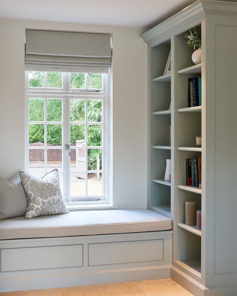 Claire Garner Interiors on Instagram: “The reading nook of dreams, created in a corner of the large open plan kitchen & dining space in our Park Avenue project. The woodwork here…” Bay Window Reading Nook, Corner Window Seat, Have A Lovely Saturday, Bookcase Bench, Built In Bench Seating, Corner Bench Seating, Large Open Plan Kitchens, Brighter Bedroom, Joinery Design