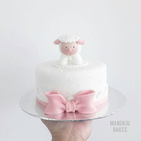 Lamb Birthday Cake, Lamb Cake Ideas, Sheep Cake Ideas, Sheep Birthday Cake, Sheep Cakes, Lamb Baby Shower Theme, White Chocolate Ganache Filling, Sheep Party, Sheep Cake