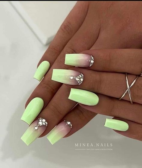 Green Acrylic Nails With Rhinestones, Green Spring Nails Acrylic, Mint Green Acrylic Nails, Green Spring Nails, Acrylic Nails With Rhinestones, Gel Ombre, Nail Designs Bling, Nails With Rhinestones, Ombre Nail Art Designs