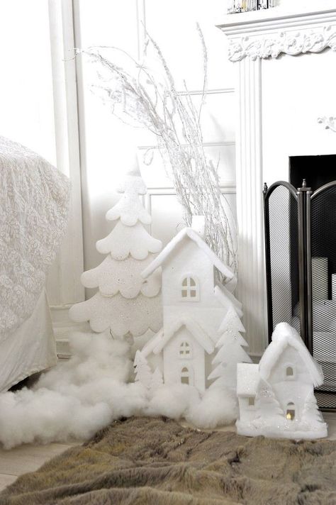 Decoration Buffet, Winter Wonderland Decorations, Pretty Christmas Decorations, Christmas Homemade, Christmas Homescreen, A White Christmas, Christmas Themes Decorations, Christmas Tree Inspiration, Christmas Decorations Diy Outdoor