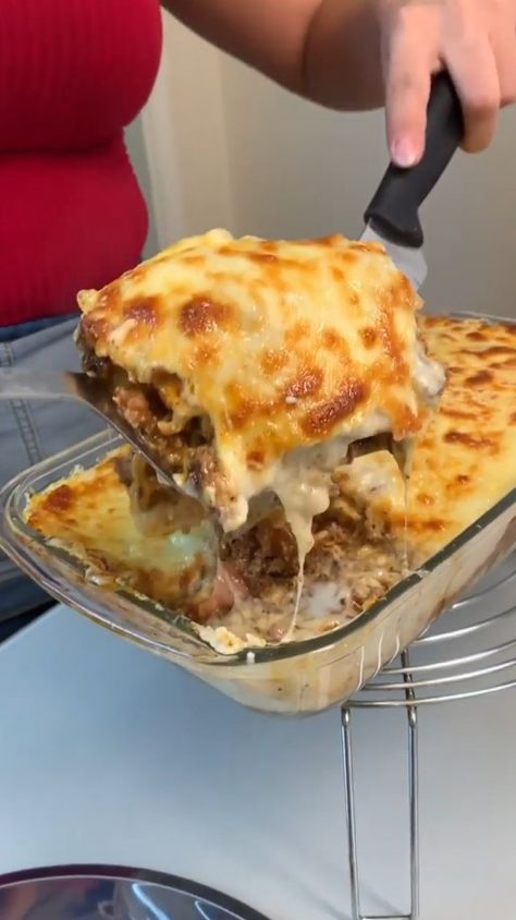 Easy Recipe - You won't belive how this INSTANT NOODLE LASAGNA turned out Noodles Lasagna, Lasagna Noodles, Wifey Material, Canadian Food, Bolognese Sauce, Bechamel Sauce, Instant Noodle, Delish Recipes, Beef Recipes For Dinner