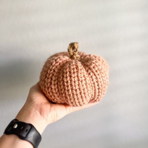 Free Crochet Pattern - The Chunky Not-So-Knit Pumpkin — Junebug & James Chunky Knit Pumpkins, Knit Pumpkins, Pumpkins Diy, Diy Sharpie Mug, Sharpie Mug, Diy Sharpie, Crochet Fall, Diy Pumpkin, Diy Crochet Projects