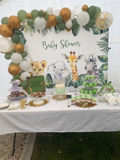 Safari Baby Shower | Baby shower giraffe, Safari animals baby shower, Baby shower theme decorations Decoracion Baby Shower Safari, Cake Table Party, Greenery Photography, Safari Baby Shower Decorations, Theme Bapteme, Studio Booth, Décoration Baby Shower, Safari Baby Shower Boy, Giraffe Cake