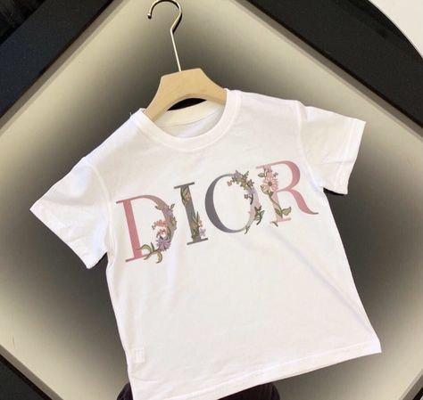 Dior T Shirt Woman, Dior Clothes, Chanel T Shirt, Dior T Shirt, Baby Tshirts, Spring Fashion, Dior, Womens Shirts, Chanel