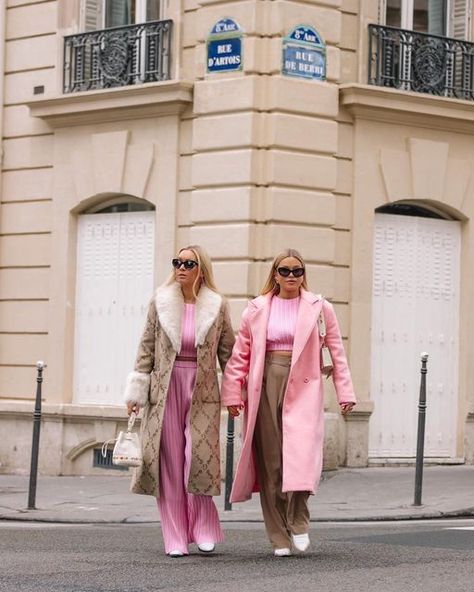 Olivia & Alice on Instagram: "Pink in Paris 💗" Alice Olivia Outfits, Alice And Olivia Wallpaper, Alice + Olivia Spring 2023, Pastel Outfit, Alice Olivia, Matching Sets, Color Combinations, Winter Outfits, Personal Style