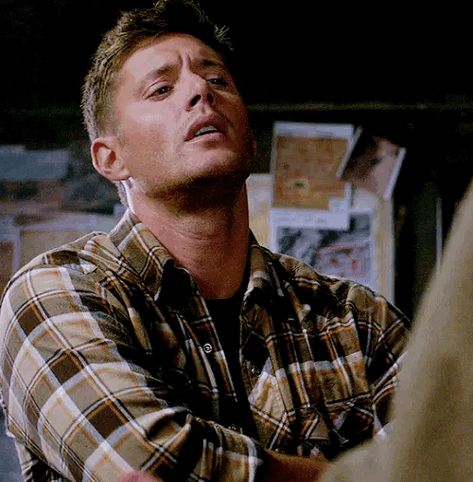 Dean Winchester Hot, Jensen Ackles Gif, Dean Winchester Gif, Jared Supernatural, Supernatural Drawings, Supernatural Series, Supernatural Merchandise, Supernatural Gifs, Jensen Ackles Supernatural