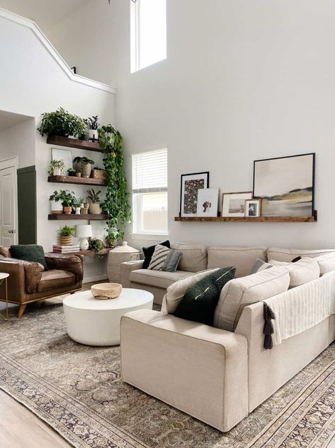 White Walls Living Room, Above Couch, Design Salon, White Living Room, White Rooms, Hus Inspiration, Decor Home Living Room, Living Room Inspo, Apartment Living Room