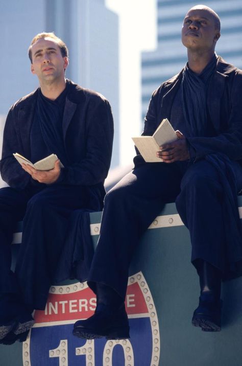 Nicolas Cage & Andre Braugher in 'City of Angels' (1998) City Of Angels Movie, Nicolas Cage Movies, Andre Braugher, 90s Movies, Nicolas Cage, Film Inspiration, Die Young, Al Pacino, City Of Angels