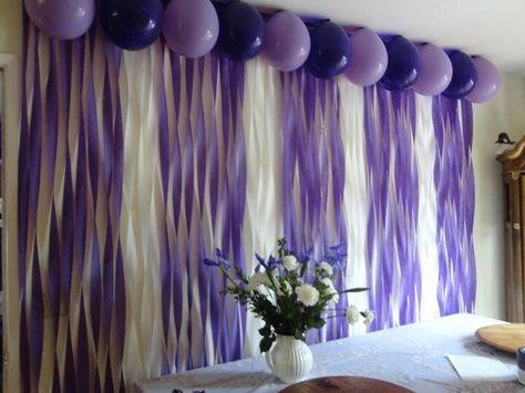 Streamer fun Lila Party, Streamer Wall, Décoration Baby Shower, Streamer Decorations, Purple Birthday Party, Baby Shower Purple, Purple Balloons, Purple Birthday, Party Deco