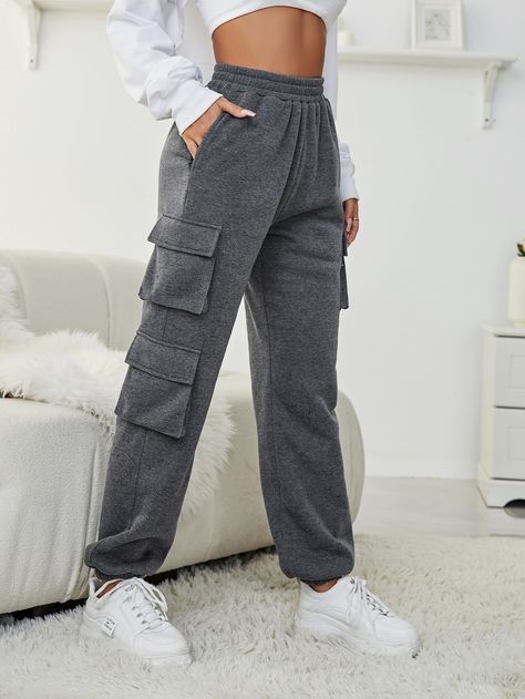 Cargo Sweatpants Outfit, Joggers Outfit Women, Fashion Business Plan, Jogger Outfit, Women Sweatpants, 2piece Outfits, Joggers Outfit, Fashionista Clothes, Classy Casual Outfits