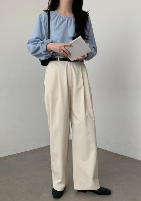 Cream Pants Outfit Korean, Cream Coloured Pants Outfit, Cream Formal Pants Outfit, Cream Loose Pants Outfit, Cream Slacks Outfit, Ootd Celana Cream, Cream Color Pants Outfit, Ivory Pants Outfit, Pleated Pants Outfit