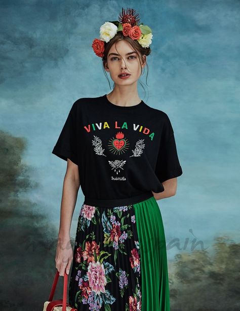 Stradivarius homenajea a Frida Kahlo Frida Kahlo Outfit Ideas, Mexican Outfit Ideas, Mexican Clothing Style, Outfit Mexicano, Mexico Party, Mode Ab 50, Frida Kahlo Style, Mexican Fashion, Mexico Style