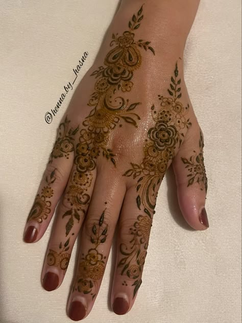 Bank Hand Mehndi Designs, Brown Munde, Mehndi Ideas, Tattoo Designs Hand, Simple Henna Designs, Henna Inspo, Henna Tattoo Designs Hand, Latest Henna Designs, Pretty Henna