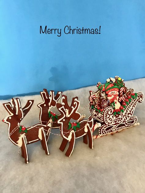 Gingerbread Sleigh 2019 goodiesbyanna.typepad Gingerbread Sleigh, 3d Gingerbread, Gingerbread Reindeer, Gingerbread House Christmas, Reindeer Sleigh, Gingerbread House Designs, All Things Gingerbread, Gingerbread House Cookies, Gingerbread Diy