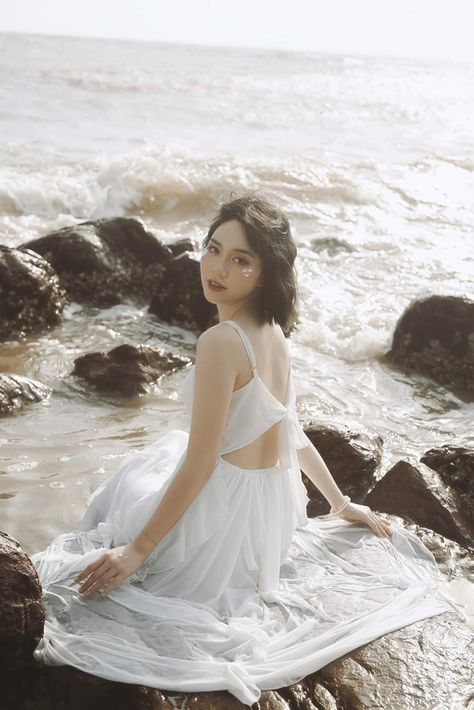 Beach Debut Photoshoot, Beach Photoshoot Poses Modeling, 18th Birthday Photoshoot Ideas Beach, White Dress In Water, Dress In Water Photoshoot, Beach Theme Photoshoot, White Dress Beach Photoshoot, Sea Photoshoot Ideas, Editorial Beach Photoshoot