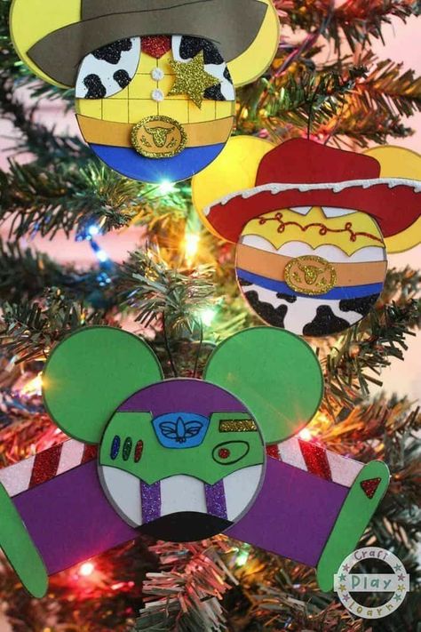 Toy Story Ornaments, Toy Story Crafts, Alien Crafts, Disney Christmas Tree, Easy Christmas Ornaments, Ornament Craft, Toy Story Alien, Disney Ornaments, Fun Christmas Decorations