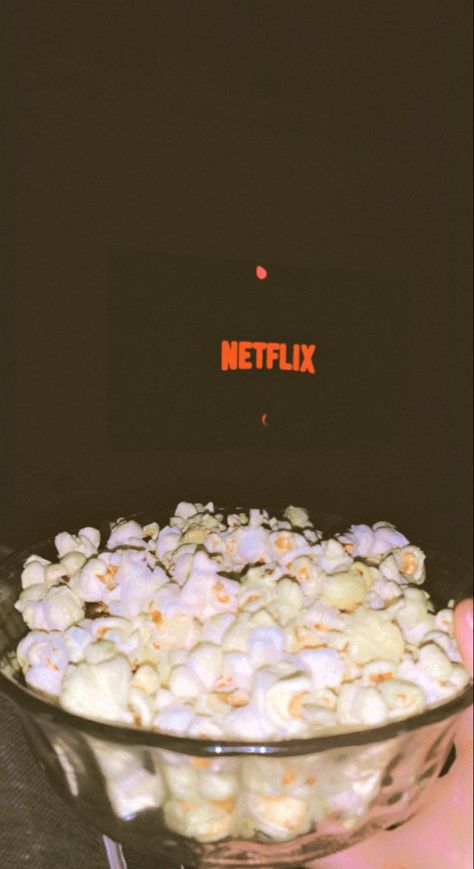 Popcorn Asthetic Picture, Netflix With Popcorn, Netflix And Popcorn, Netflix Snap, Netflix Popcorn, Popcorn Aesthetic, Roommate Experiment, Photograph Aesthetic, Aesthetic Story